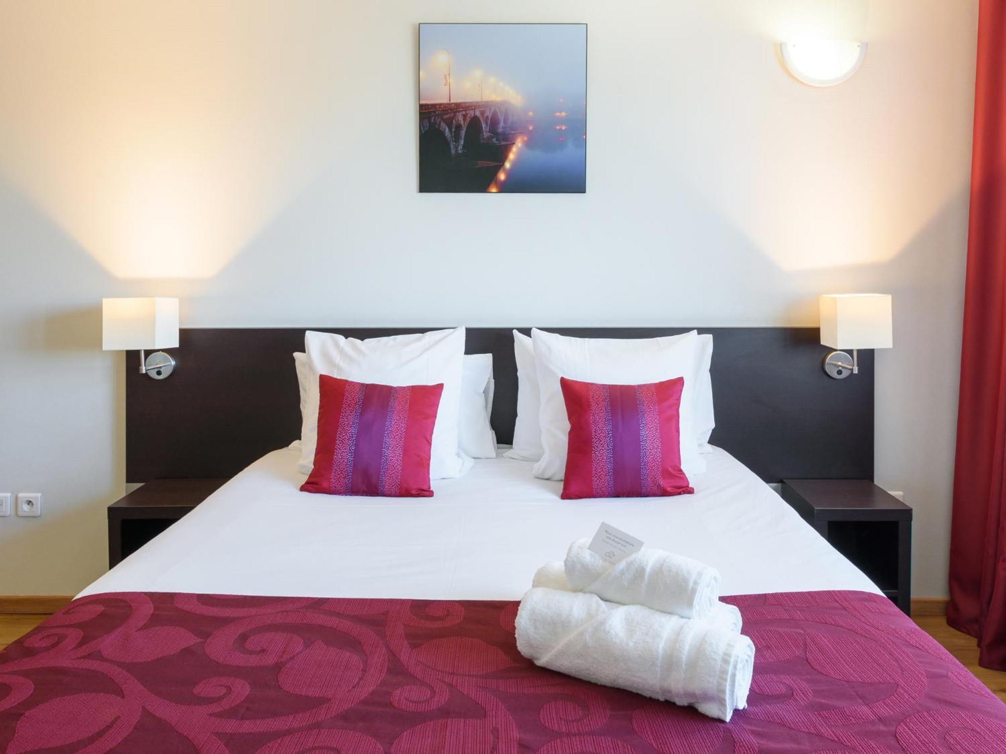 Large Studio,1742695865:JPEG